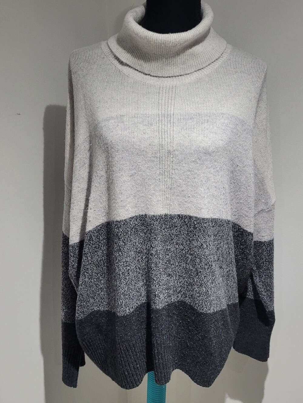 Reitmans Women's Colorblock Cashmere Blend Turtleneck Sweater 3X Gray Cozy
